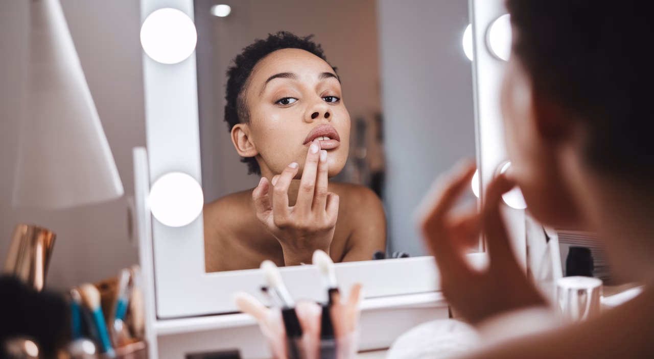 Foundation base for lipstick